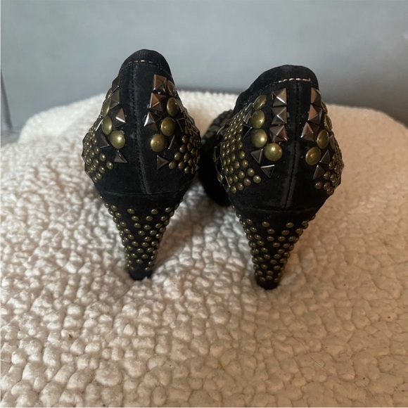 NOT RATED BLACK STUDDED VELVET HERLS IN SIZE 7 - Picture 5 of 11